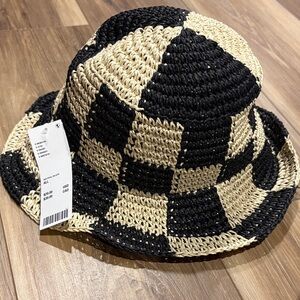 Checkered bucket hat